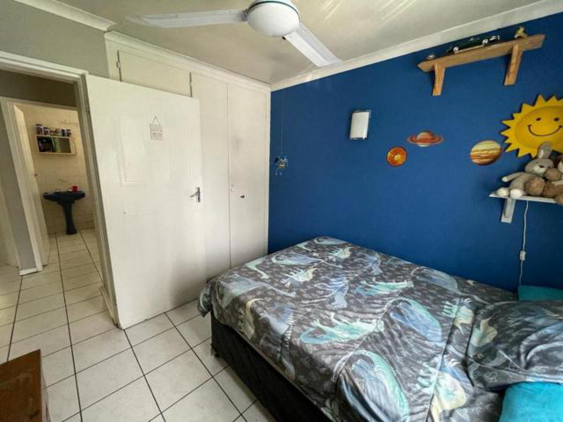 Bed Room 1 - 10 square meters of property in Albertsdal