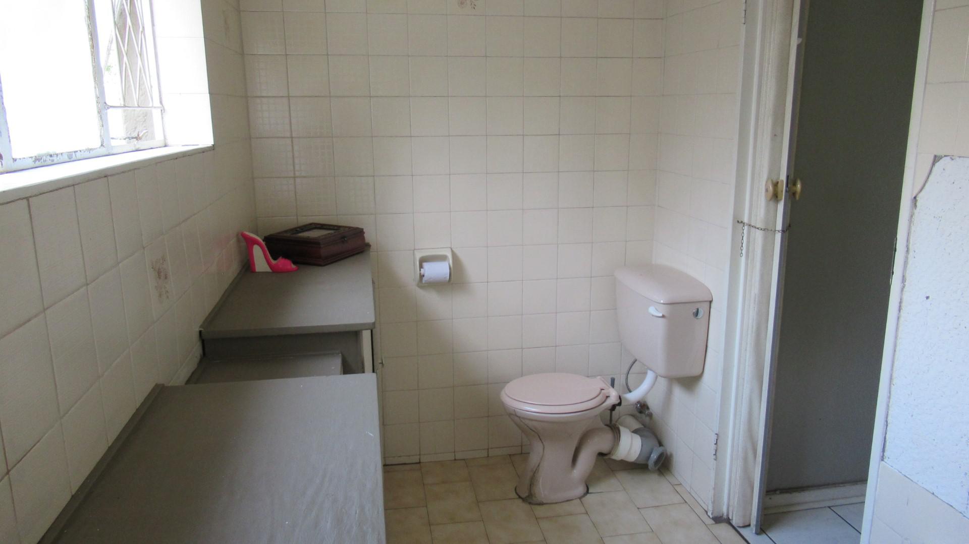 Main Bathroom - 9 square meters of property in Albertsdal