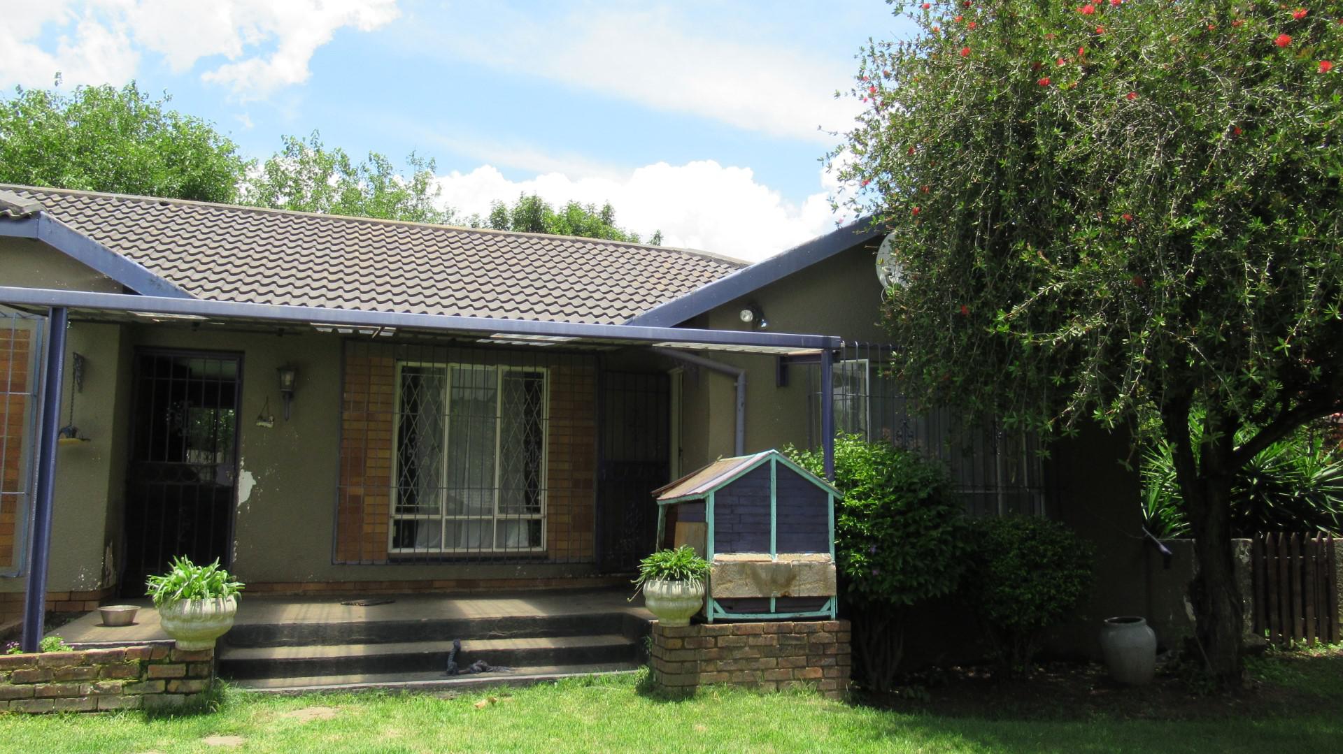 Front View of property in Albertsdal