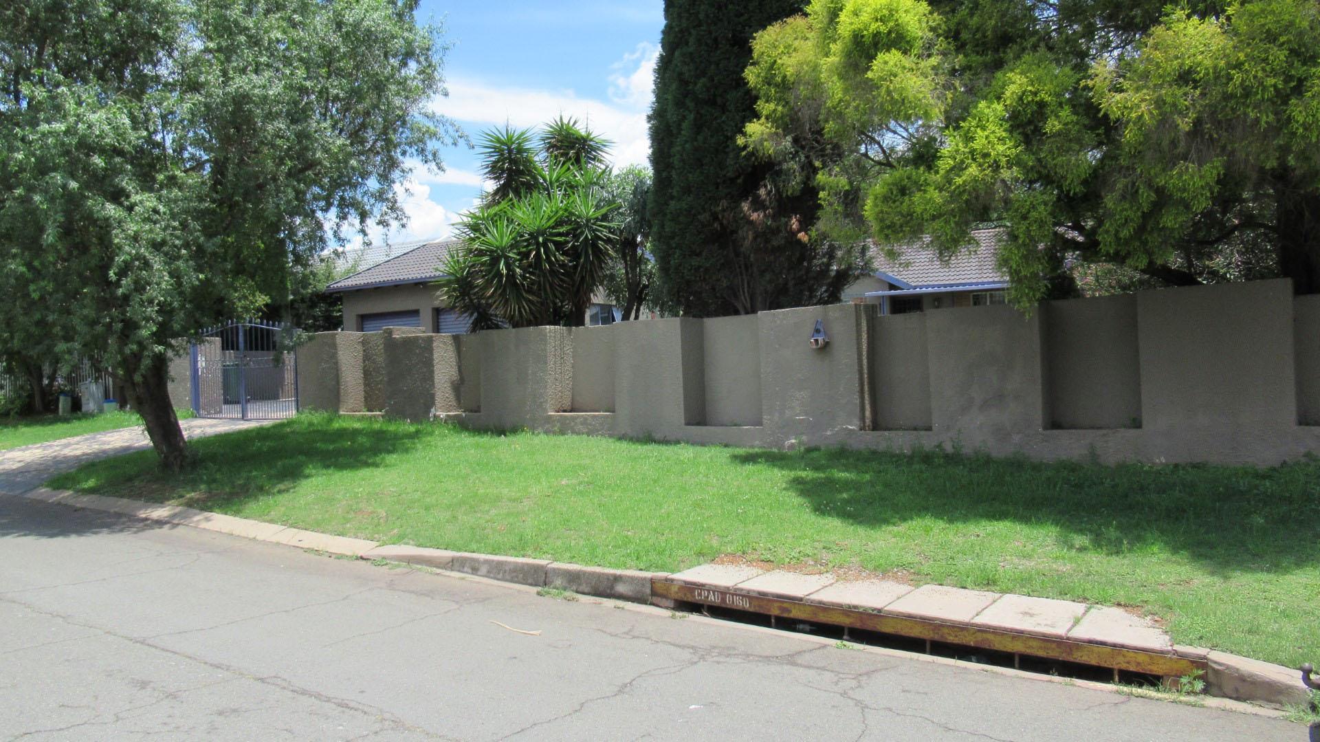 Front View of property in Albertsdal