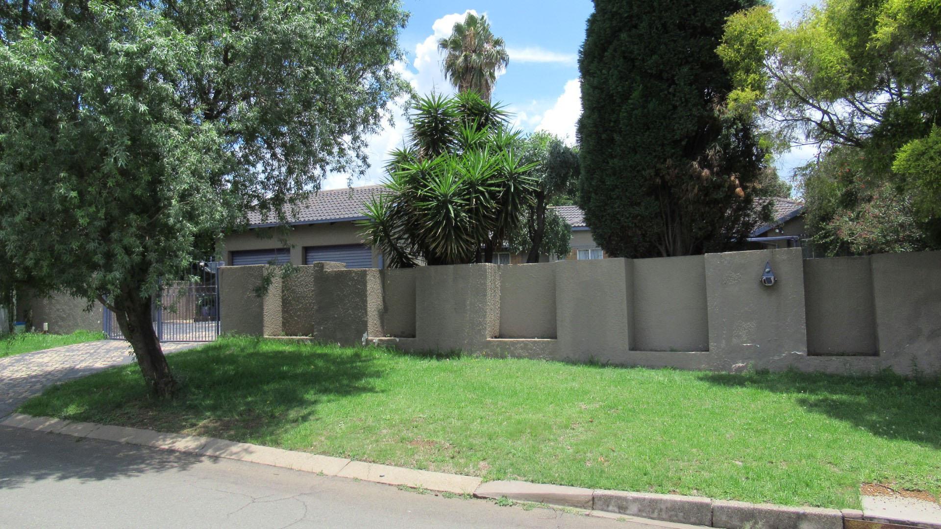 Front View of property in Albertsdal