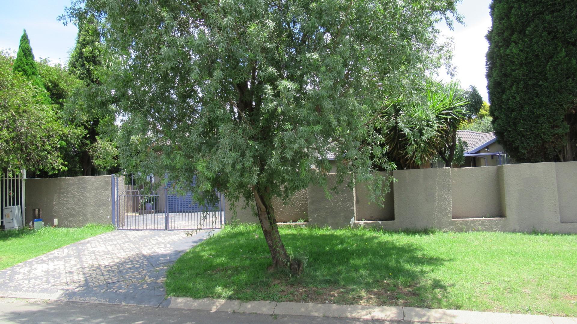 Front View of property in Albertsdal