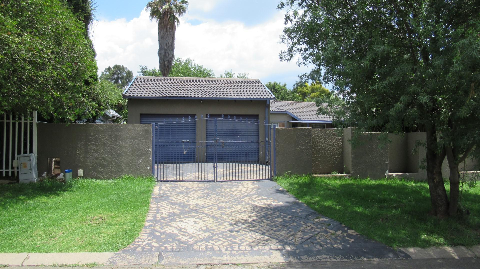 Front View of property in Albertsdal