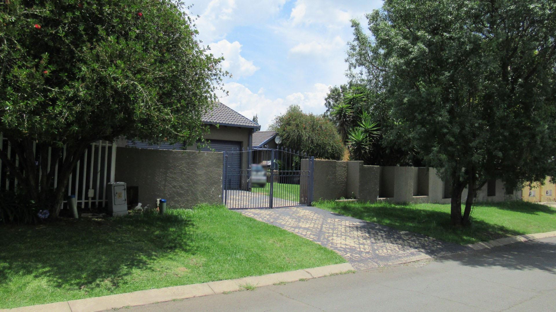 Front View of property in Albertsdal