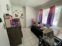 Bed Room 1 - 10 square meters of property in Albertsdal