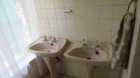 Main Bathroom - 9 square meters of property in Albertsdal