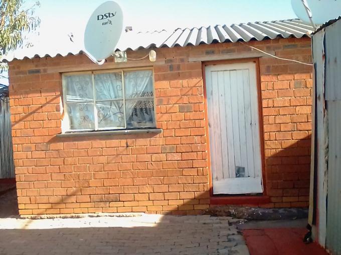 2 Bedroom House for Sale For Sale in Pimville Zone 5 - MR388595