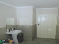 Bathroom 1 - 7 square meters of property in Witpoortjie