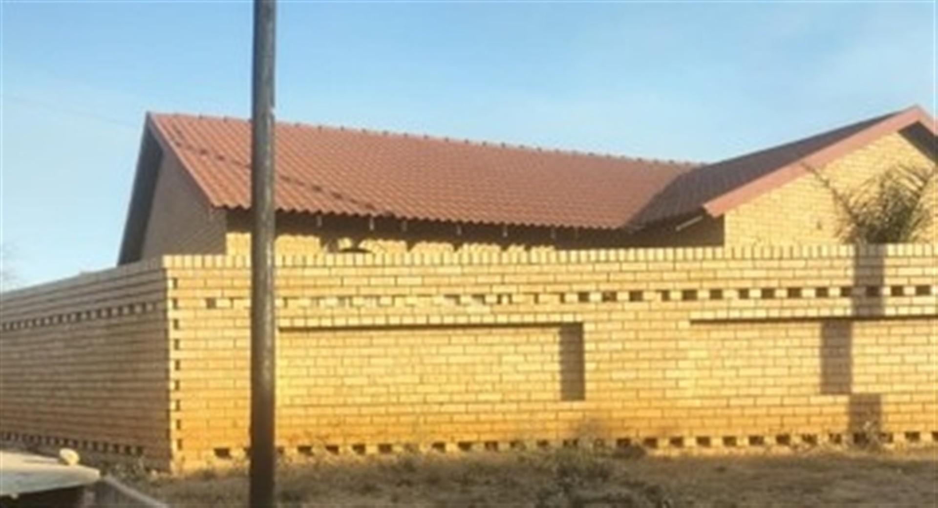Front View of property in Mmesi Park
