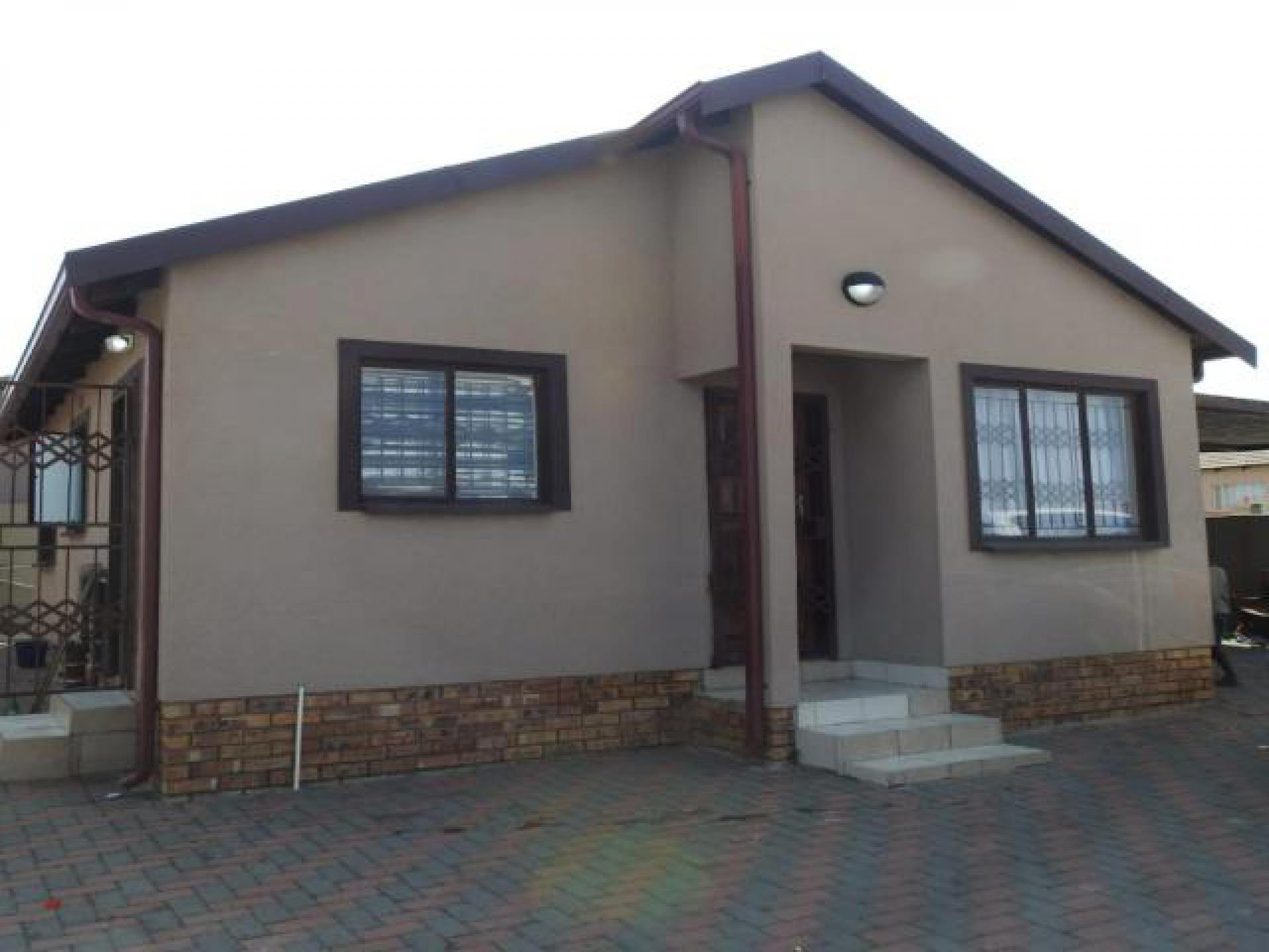 Front View of property in Emalahleni (Witbank) 