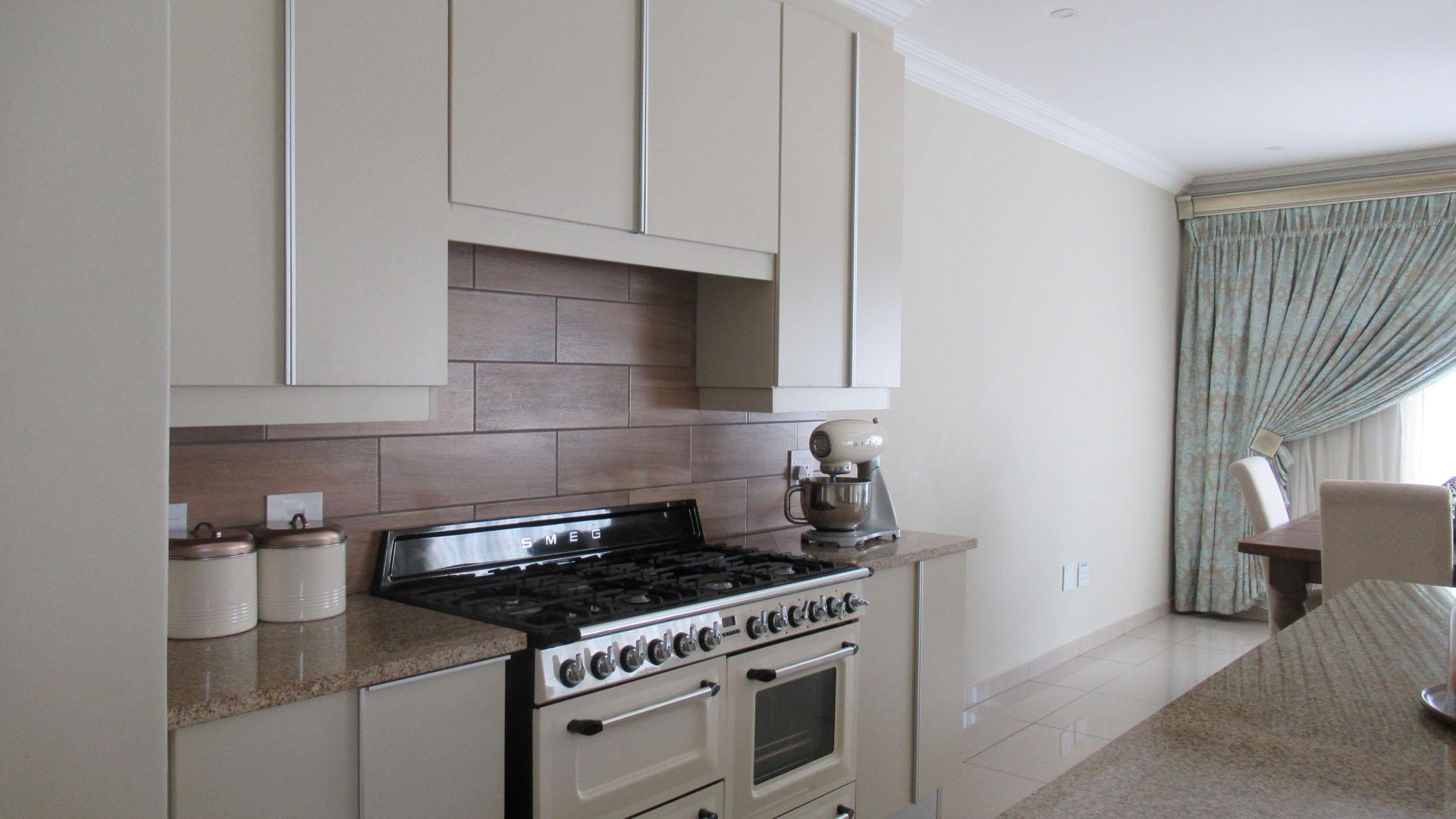 Kitchen - 17 square meters of property in Roodeplaat