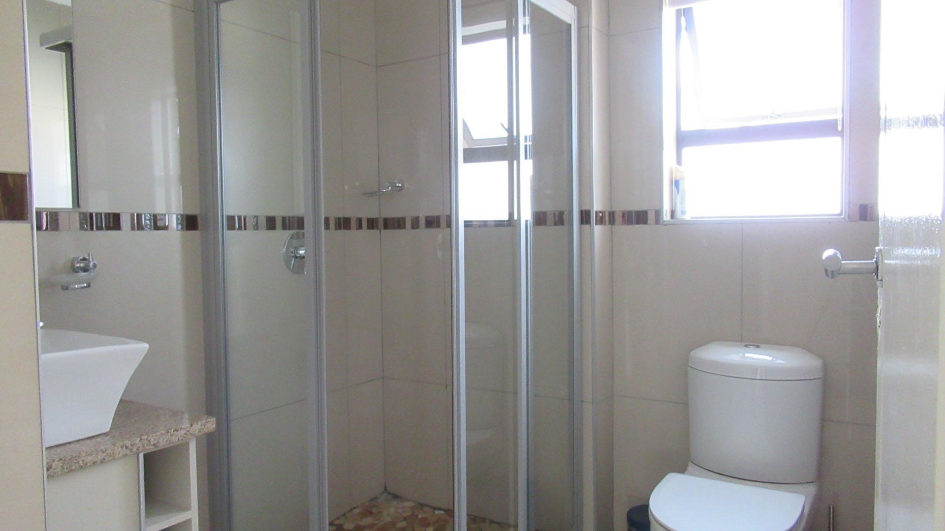 Bathroom 1 - 4 square meters of property in Roodeplaat