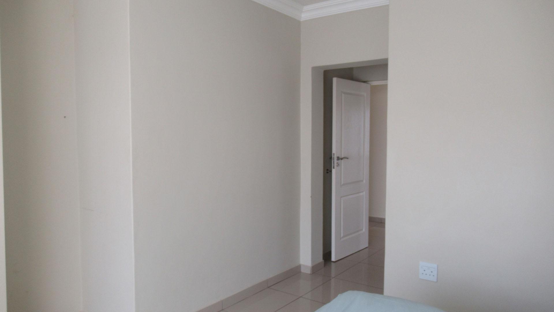 Bed Room 1 - 18 square meters of property in Roodeplaat