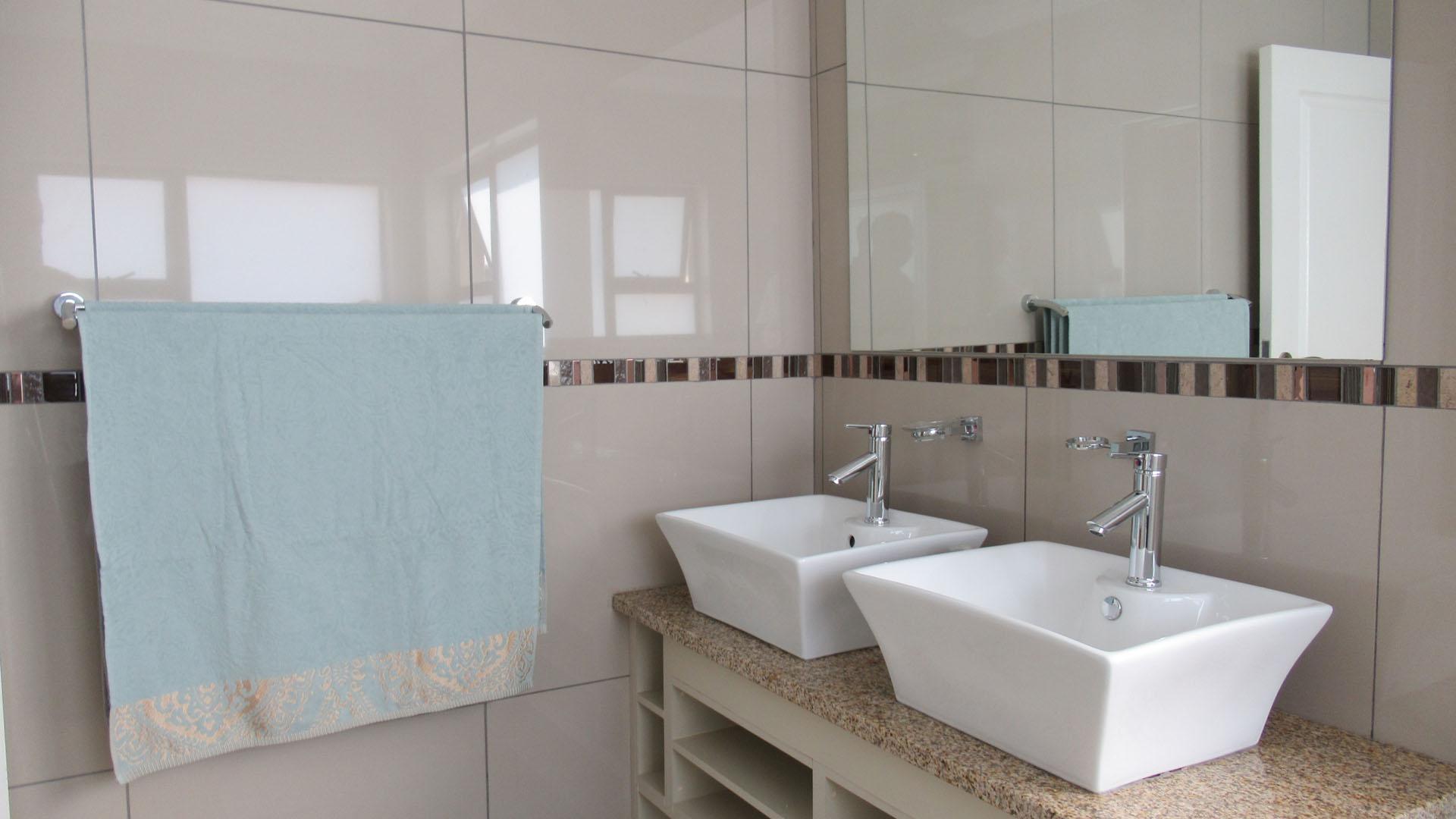 Bathroom 3+ - 7 square meters of property in Roodeplaat