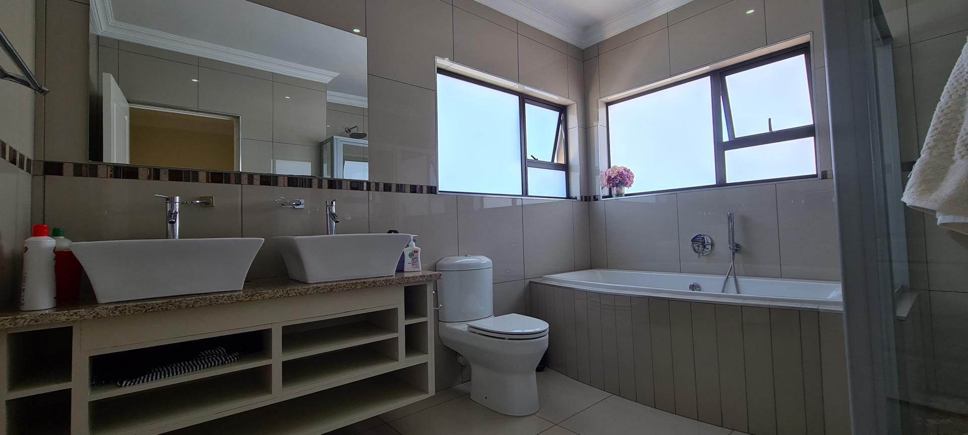 Bathroom 3+ - 7 square meters of property in Roodeplaat