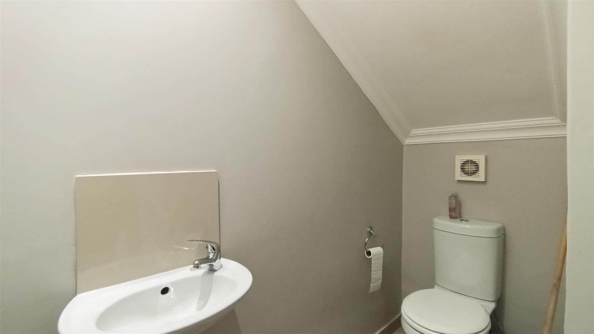 Guest Toilet - 3 square meters of property in Doornpoort