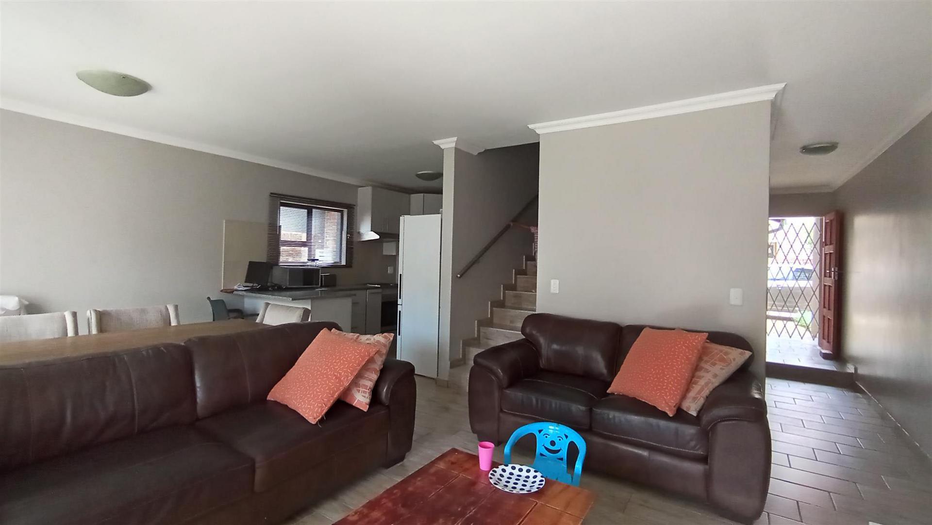 Lounges - 20 square meters of property in Doornpoort
