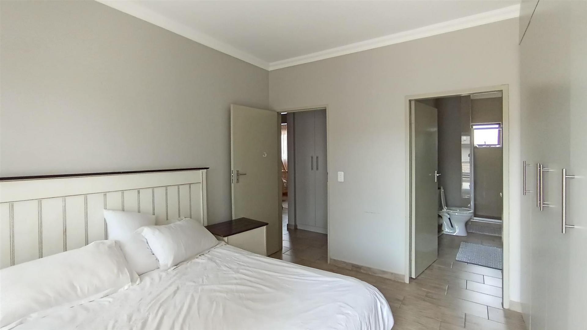 Main Bedroom - 15 square meters of property in Doornpoort