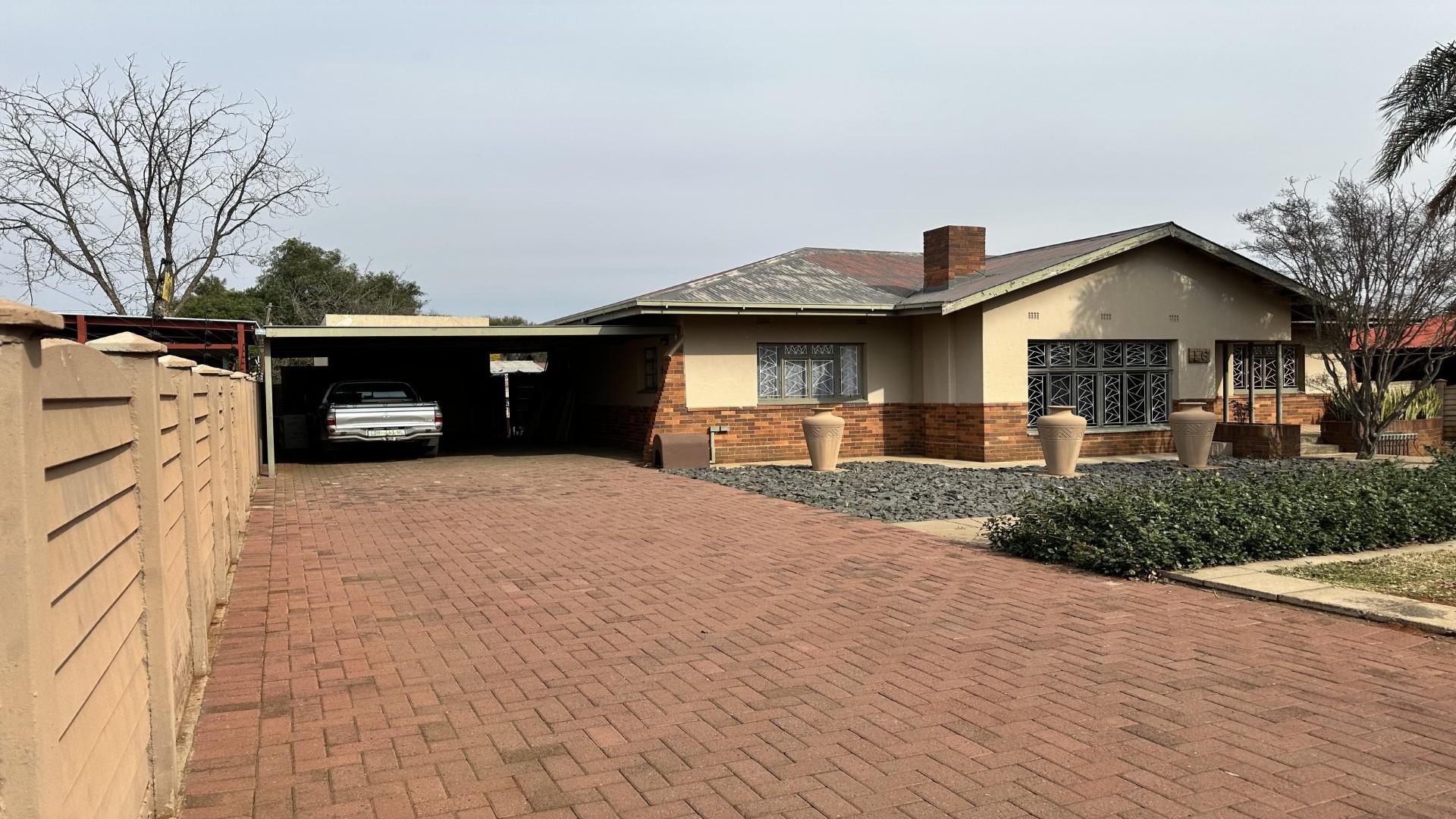 Front View of property in Kimberley
