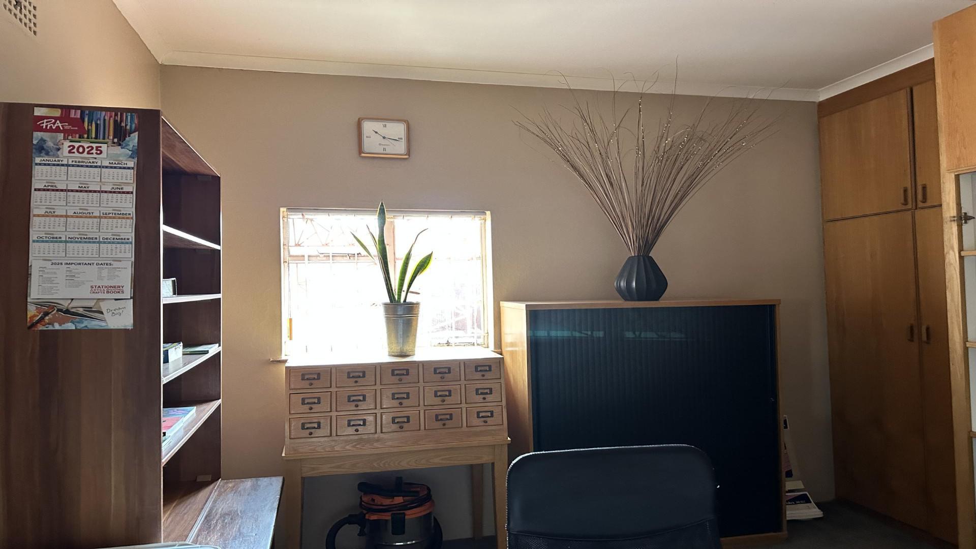 Bed Room 2 of property in Kimberley