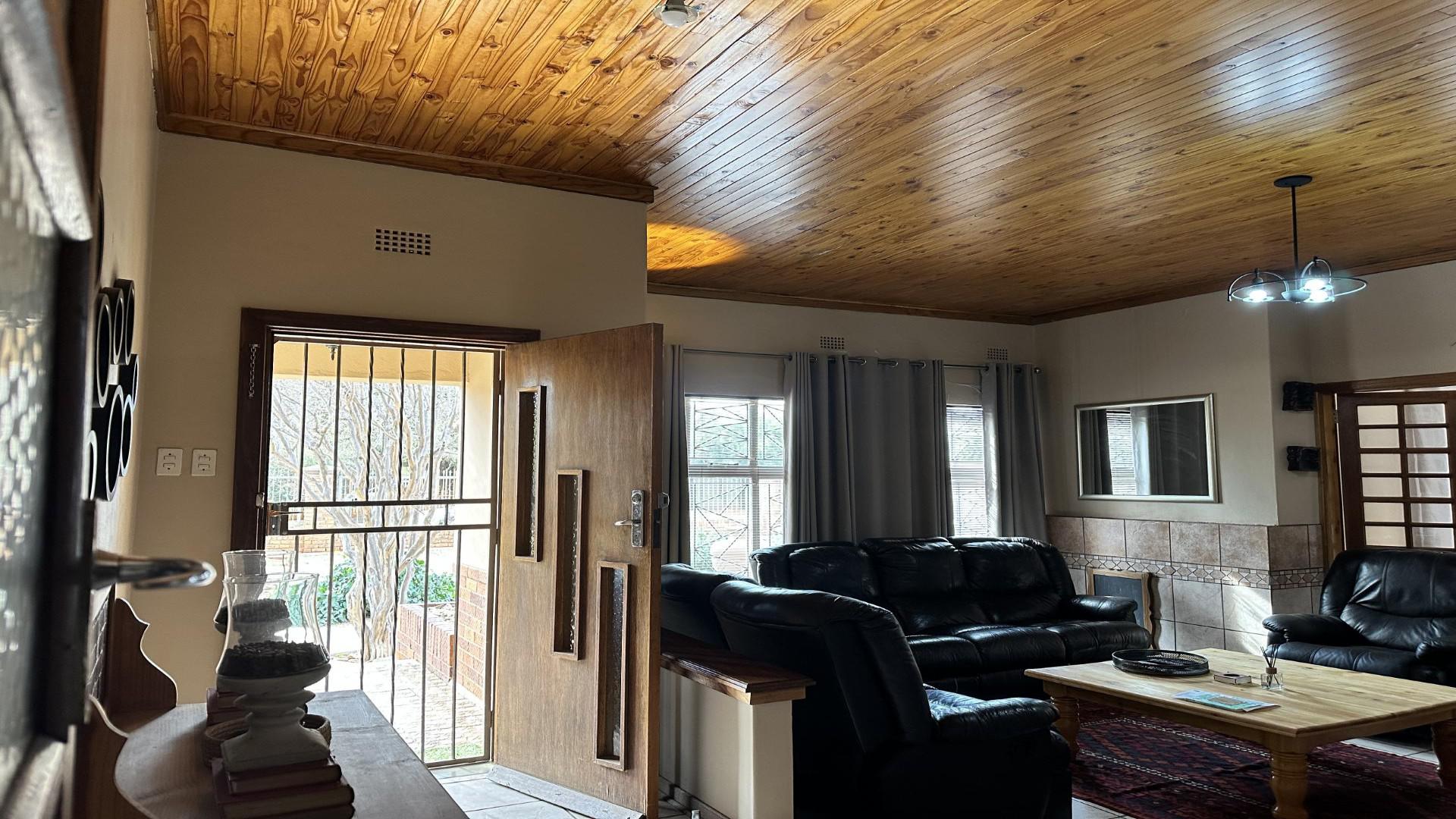 Lounges of property in Kimberley