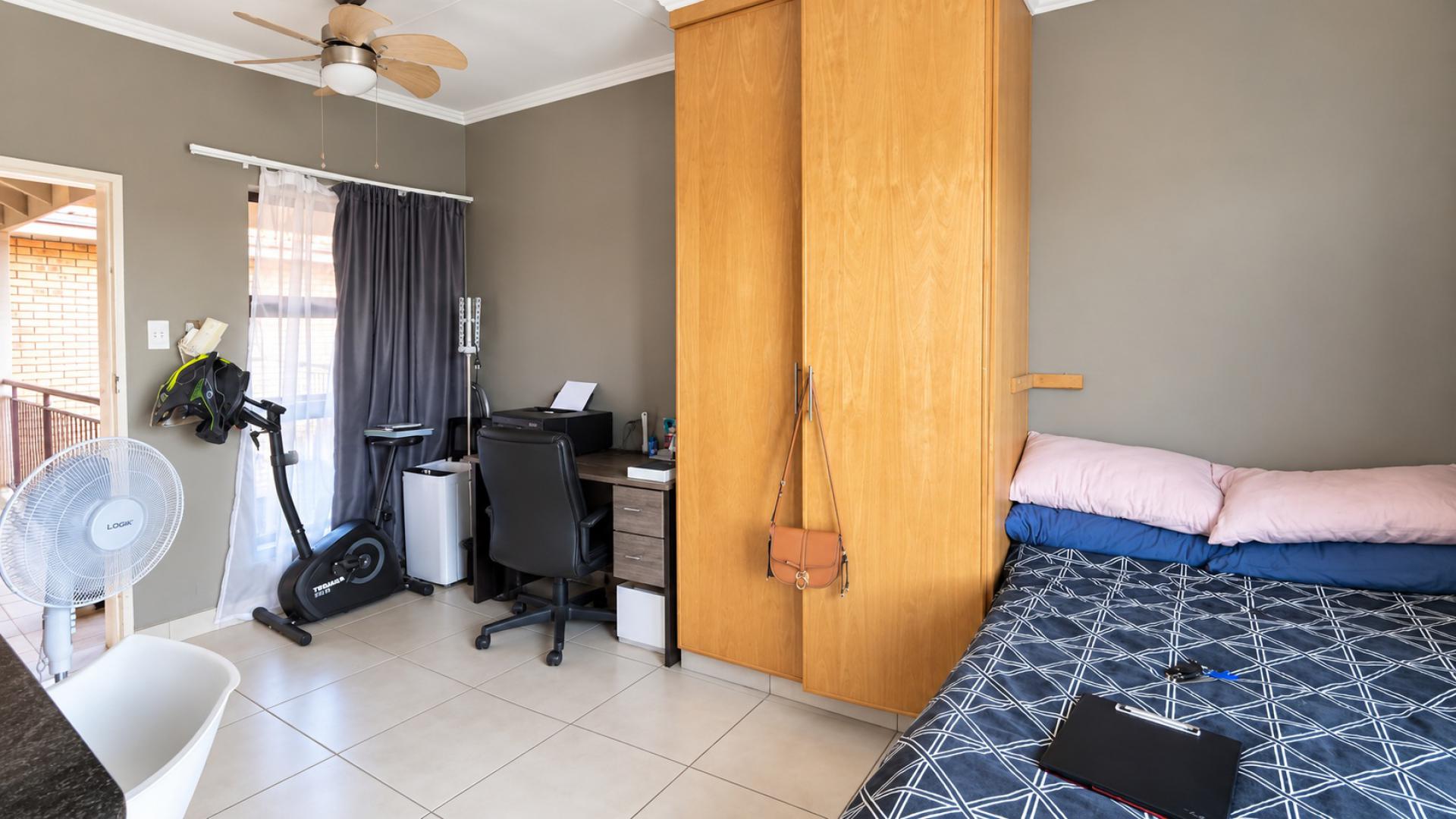 Bed Room 1 of property in Die Bult