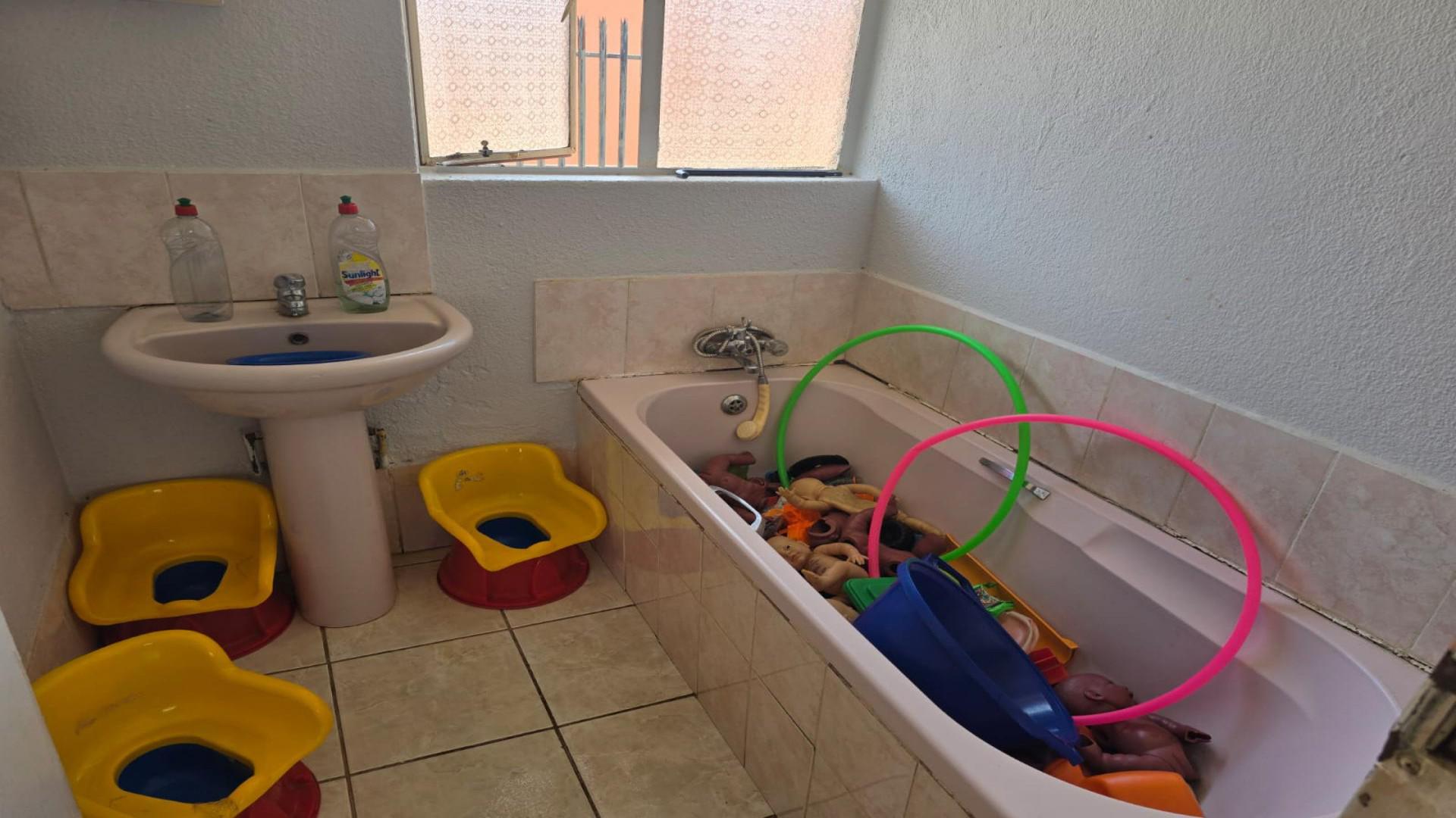 Bathroom 1 of property in Mmabatho