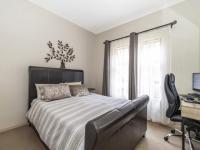 Bed Room 1 - 11 square meters of property in Douglasdale