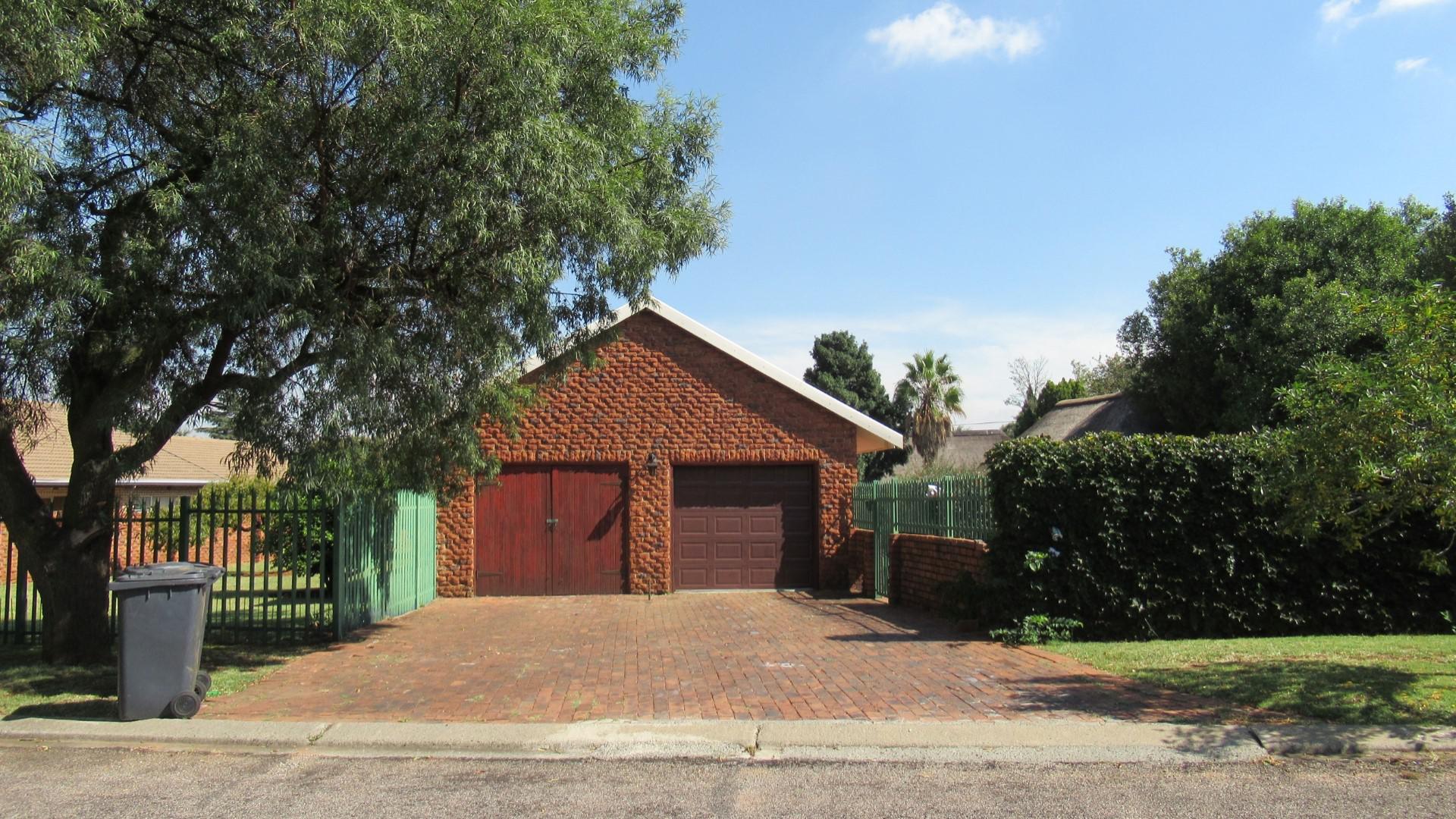 Front View of property in Visagiepark