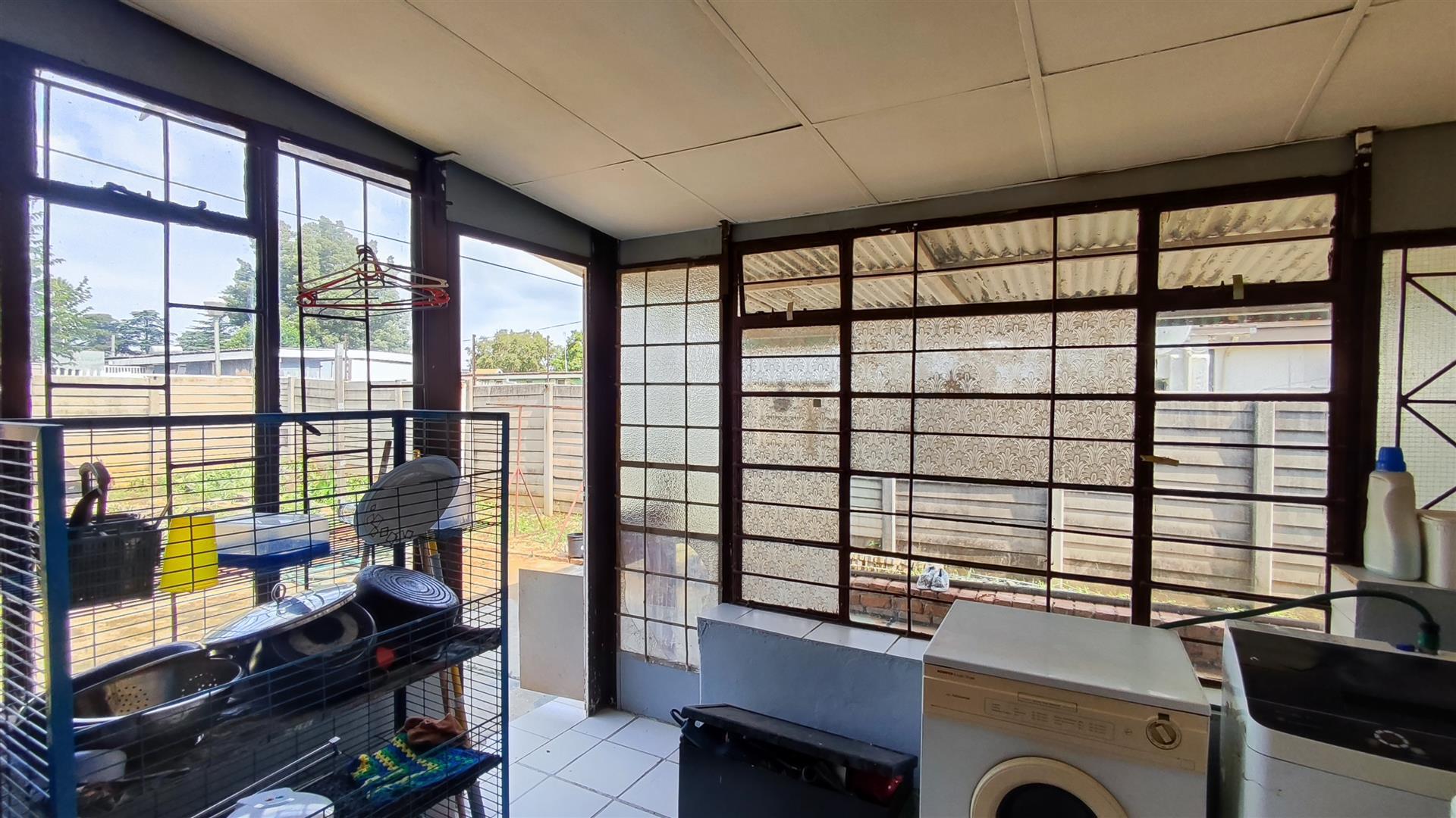 Scullery - 13 square meters of property in Farrarmere