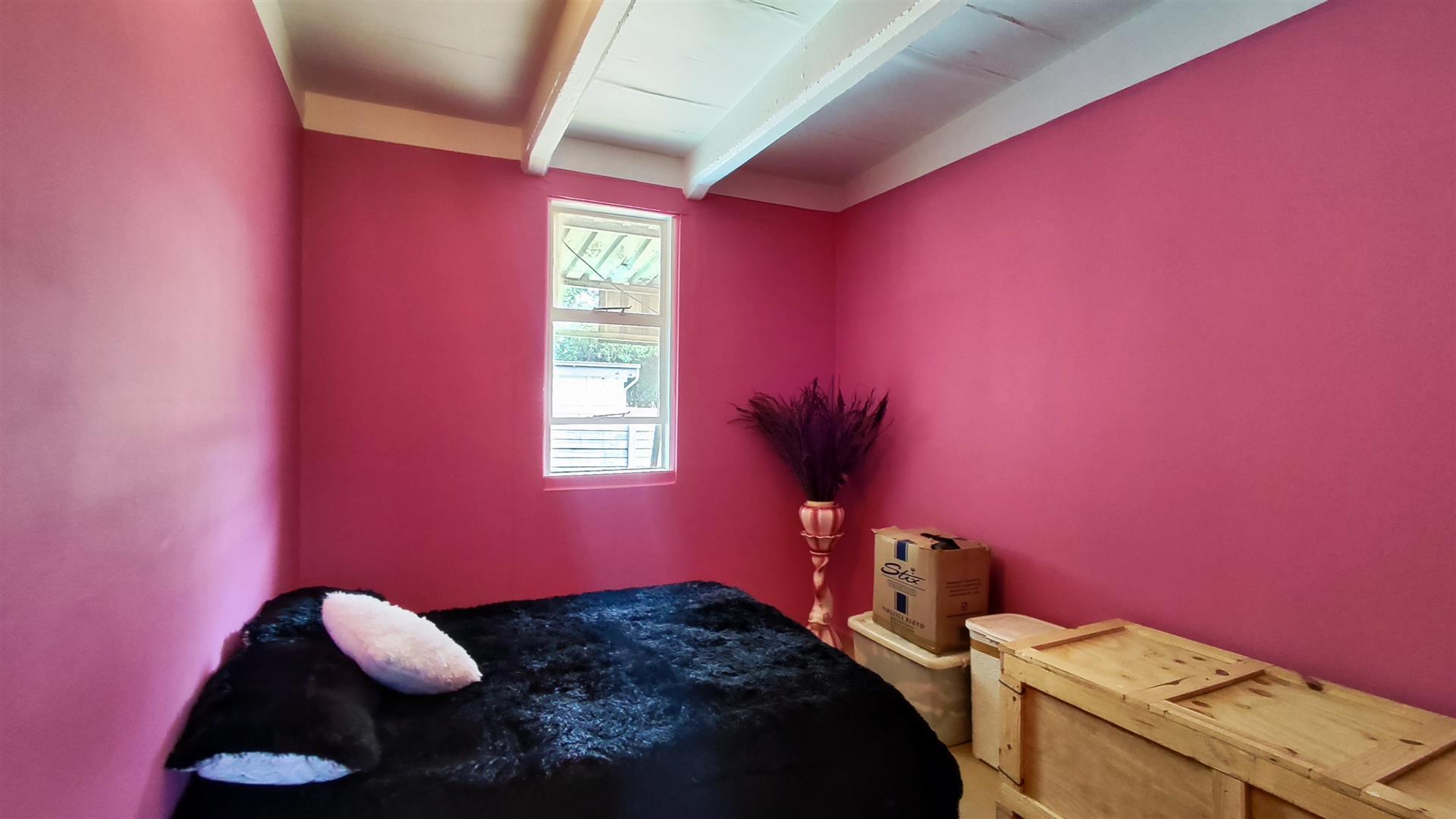 Bed Room 3 - 16 square meters of property in Farrarmere