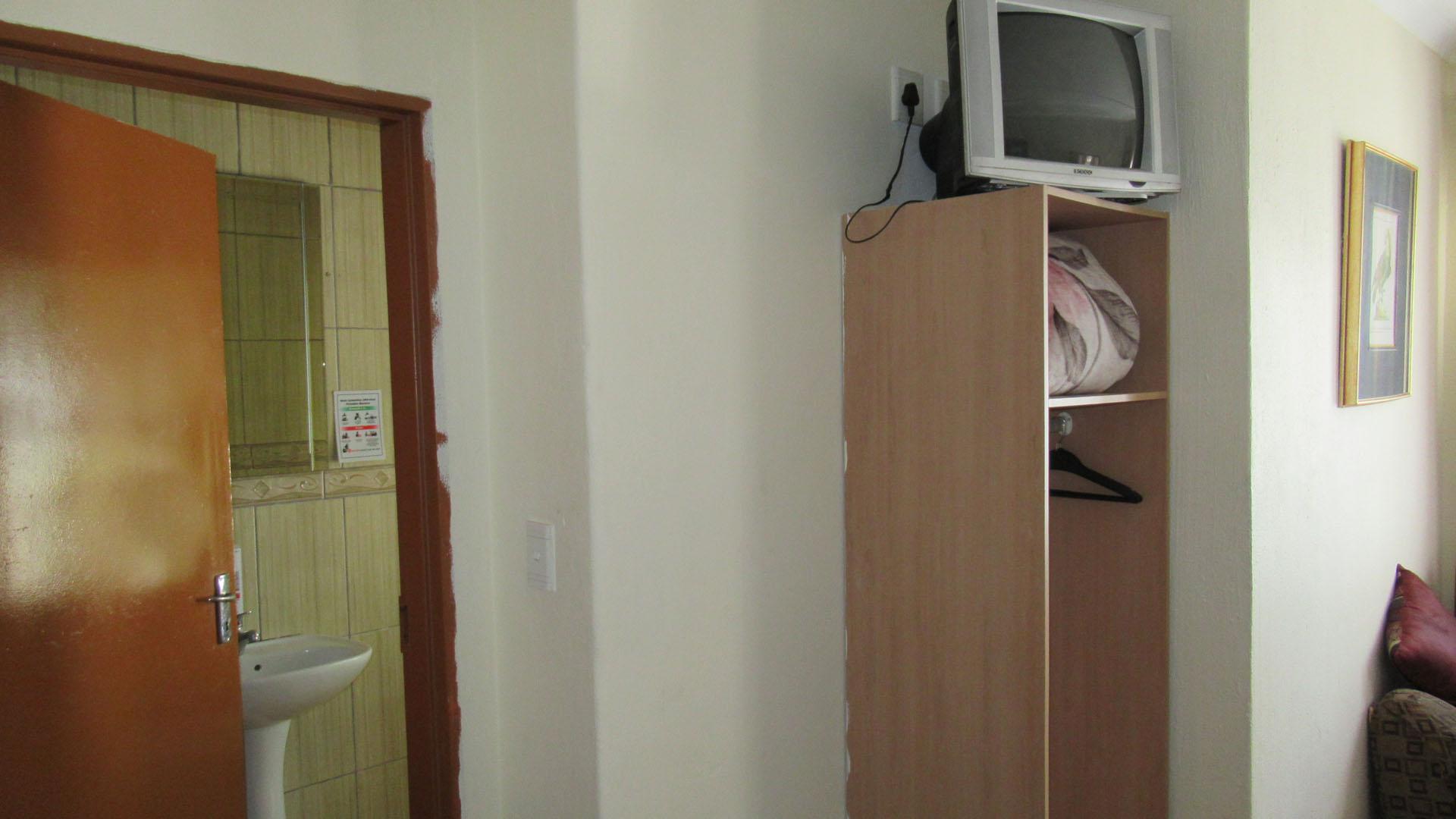 Bed Room 1 - 44 square meters of property in Benoni