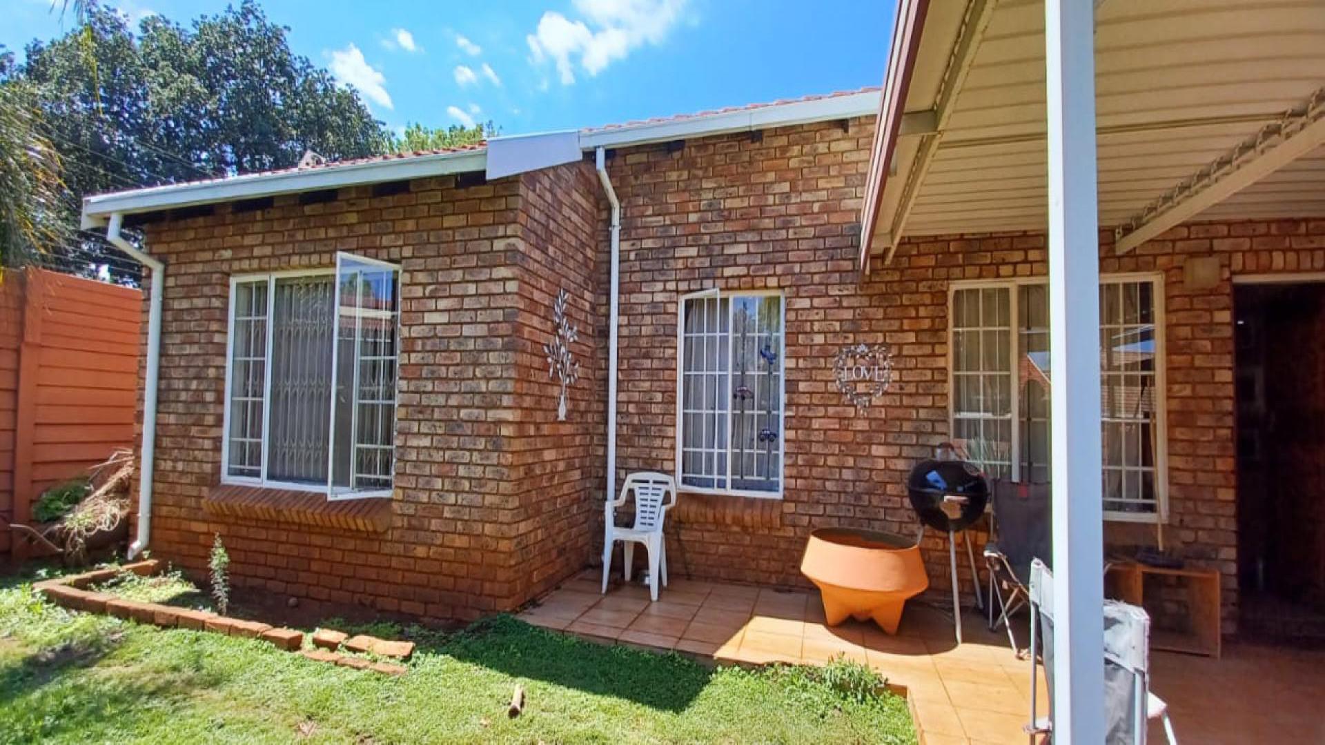 Front View of property in Eldoraigne