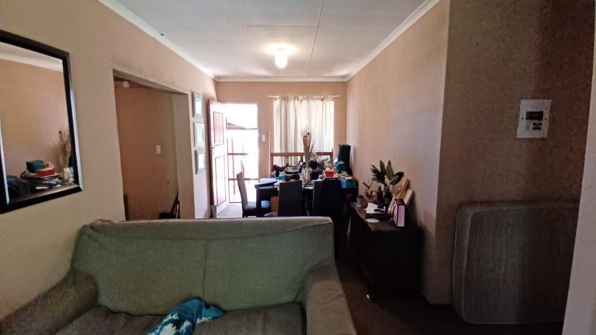 Lounges of property in Eldoraigne