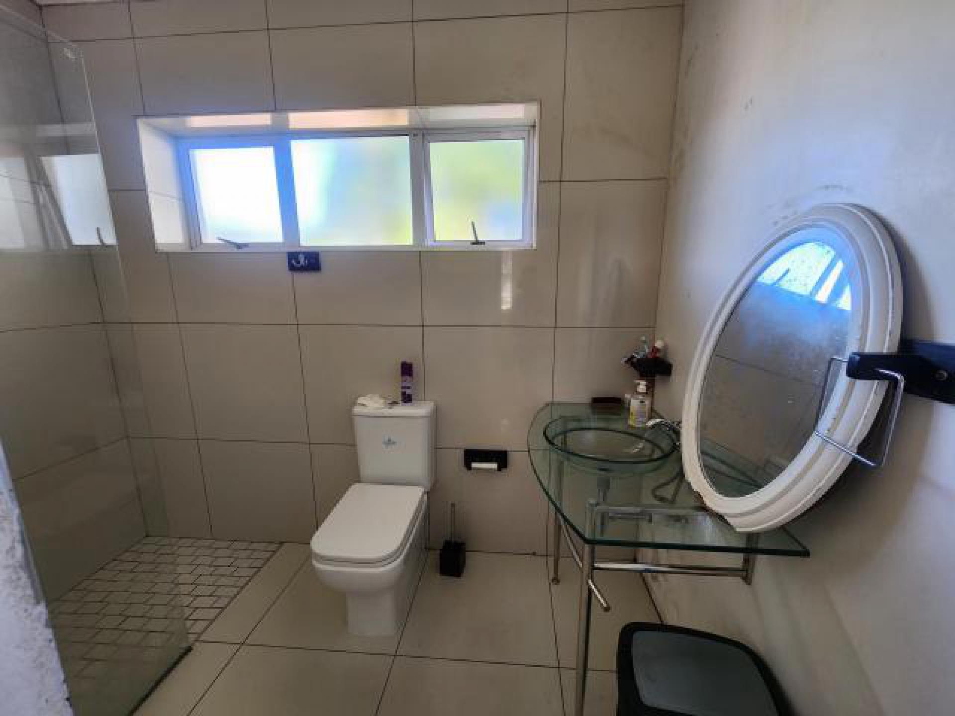 Bathroom 1 of property in Woodlands - PE