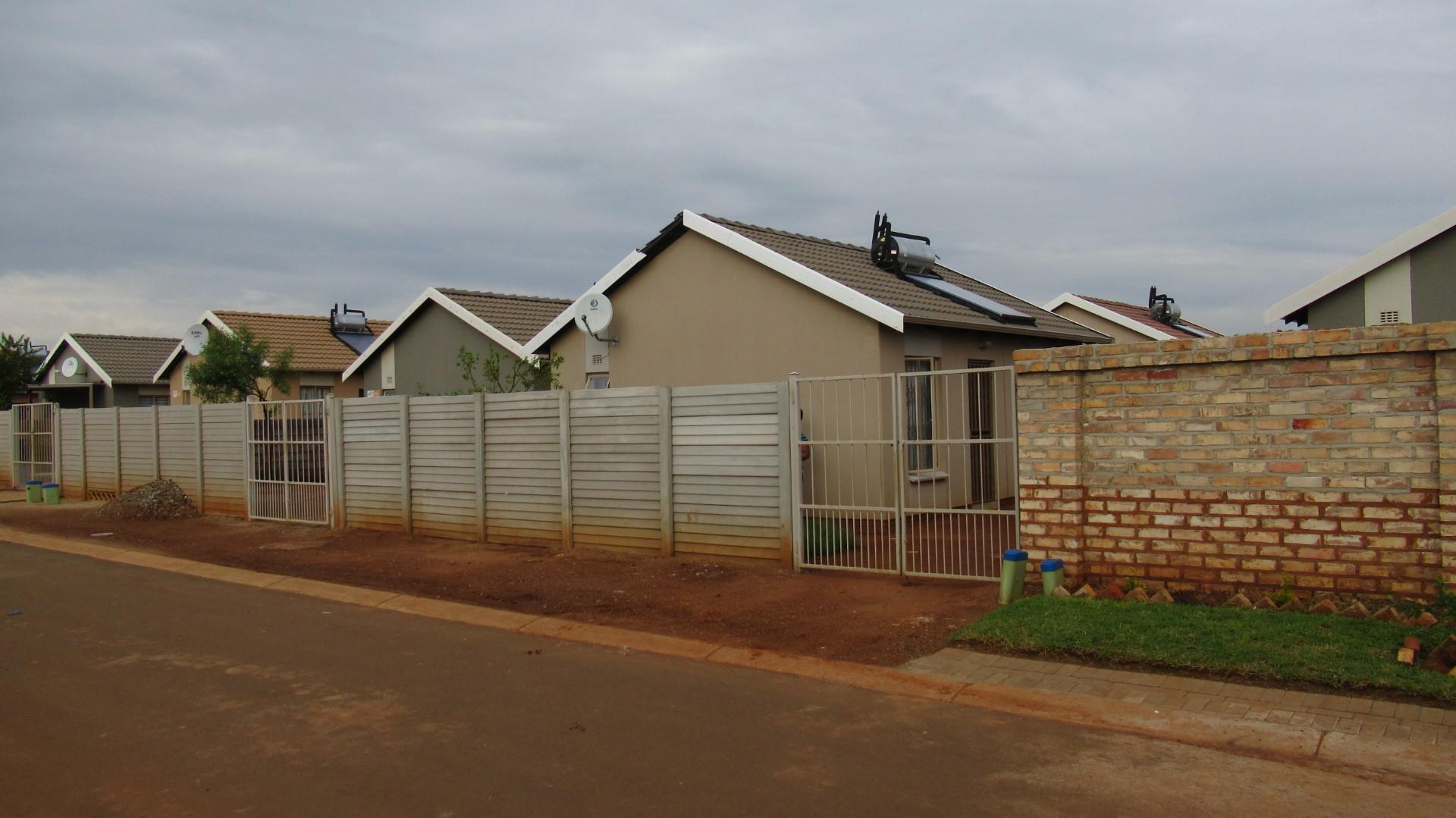 Front View of property in Alberton