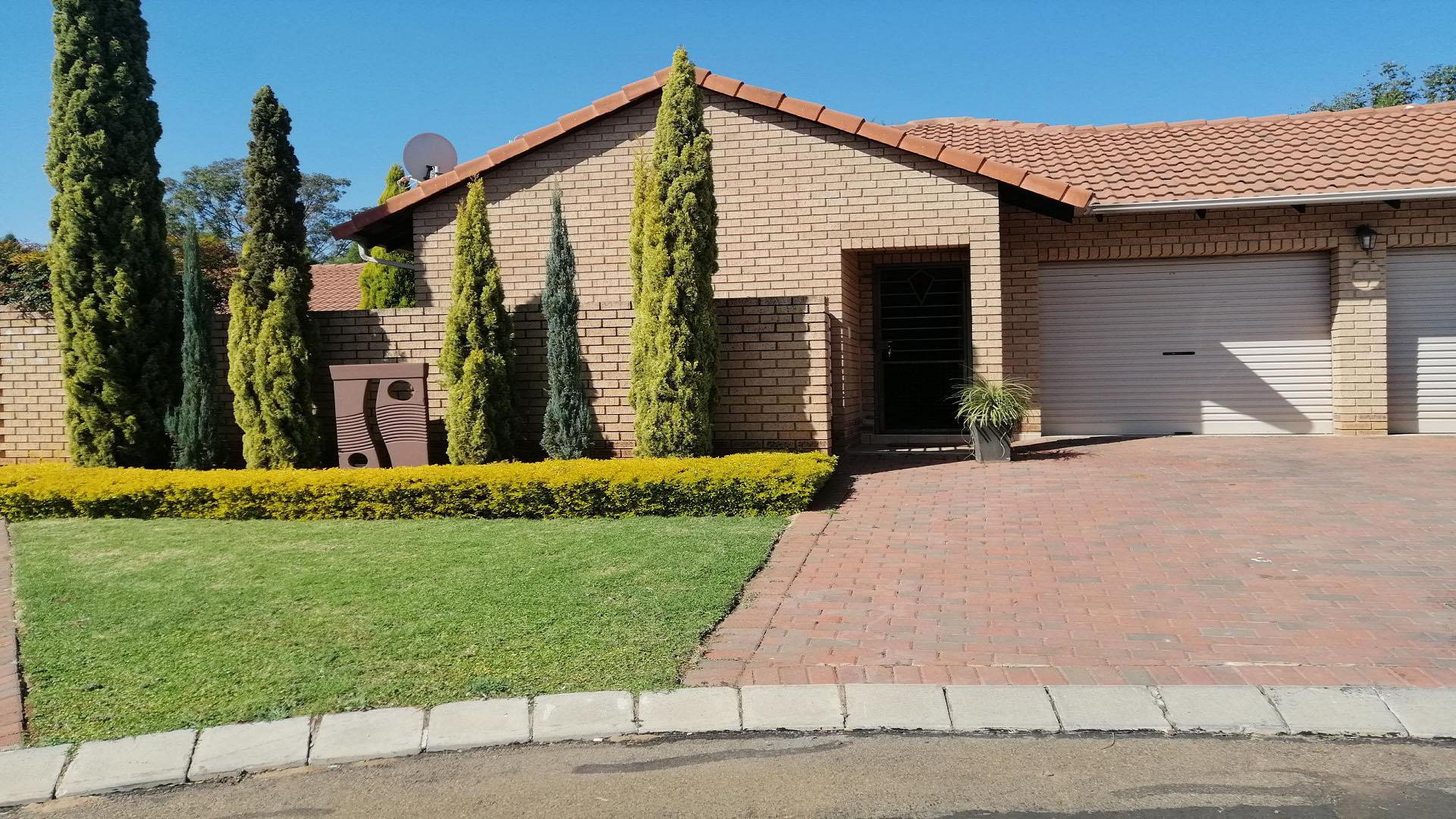 Front View of property in Willow Park Manor