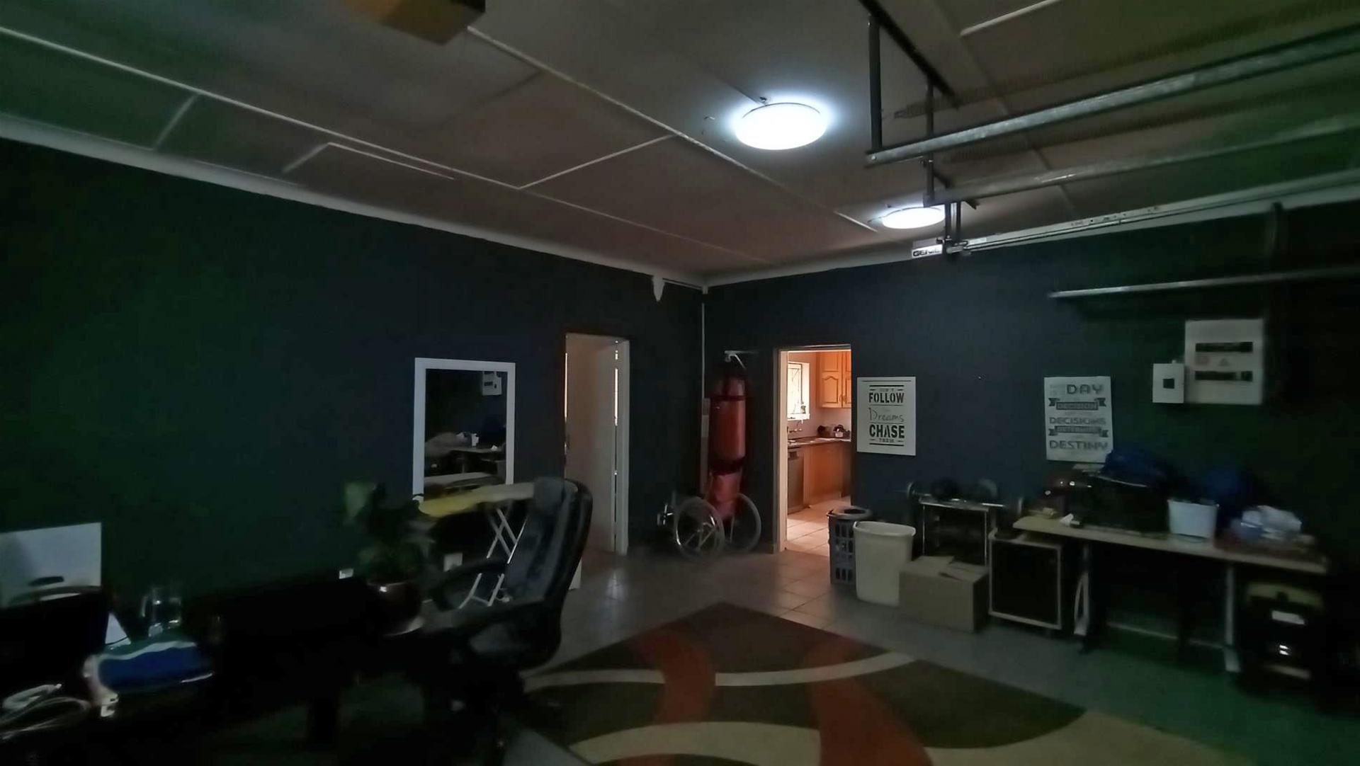 Rooms - 27 square meters of property in Alberante