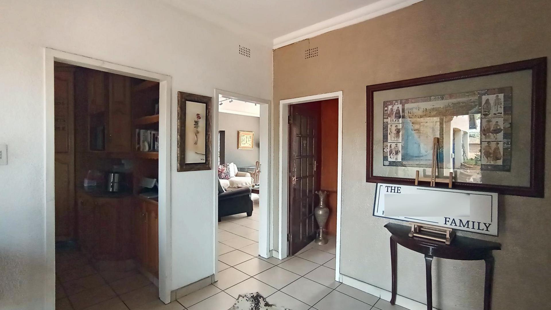 Foyer of property in Alberante