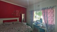 Bed Room 1 - 13 square meters of property in Alberante
