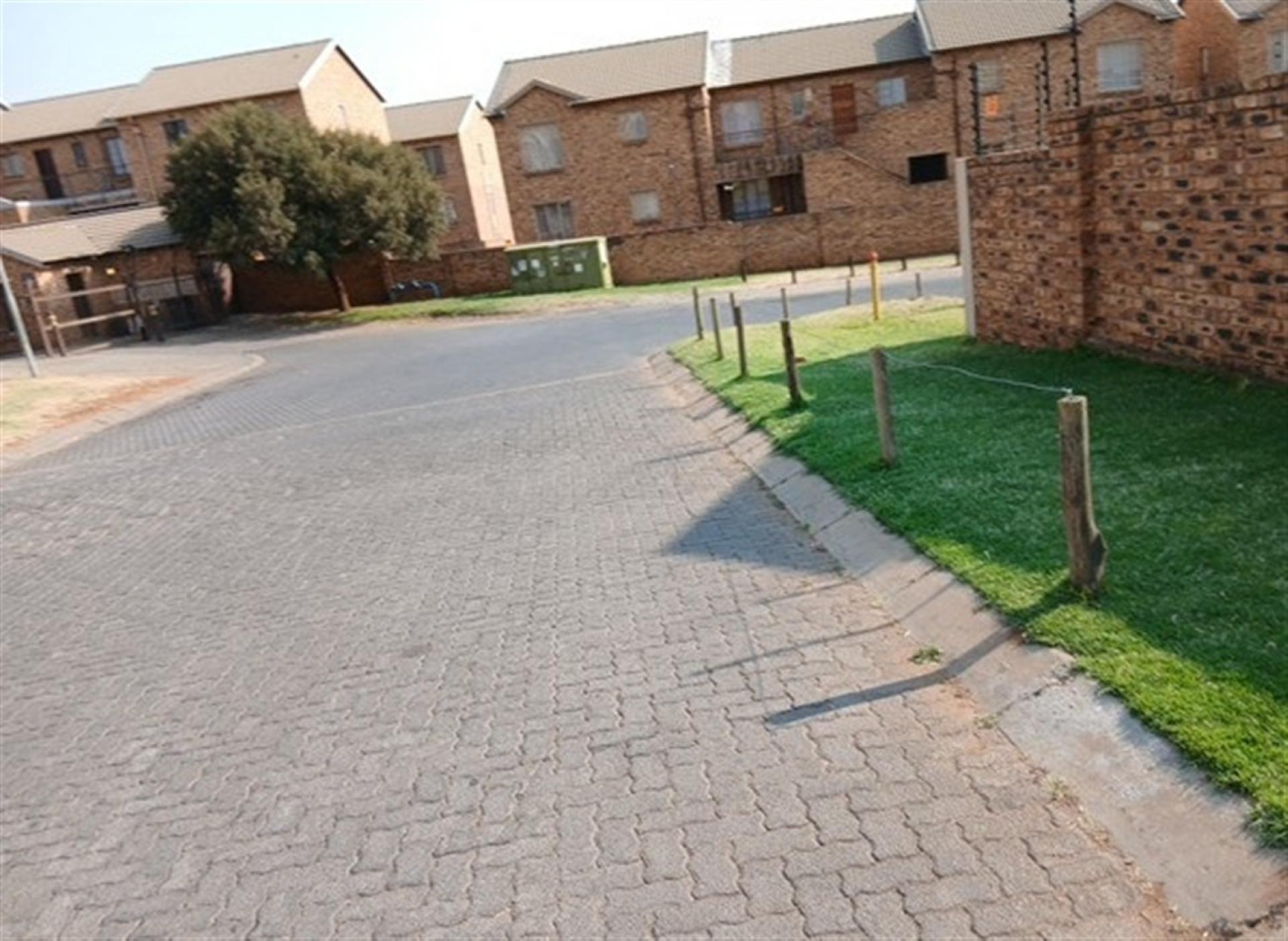 Front View of property in Chloorkop