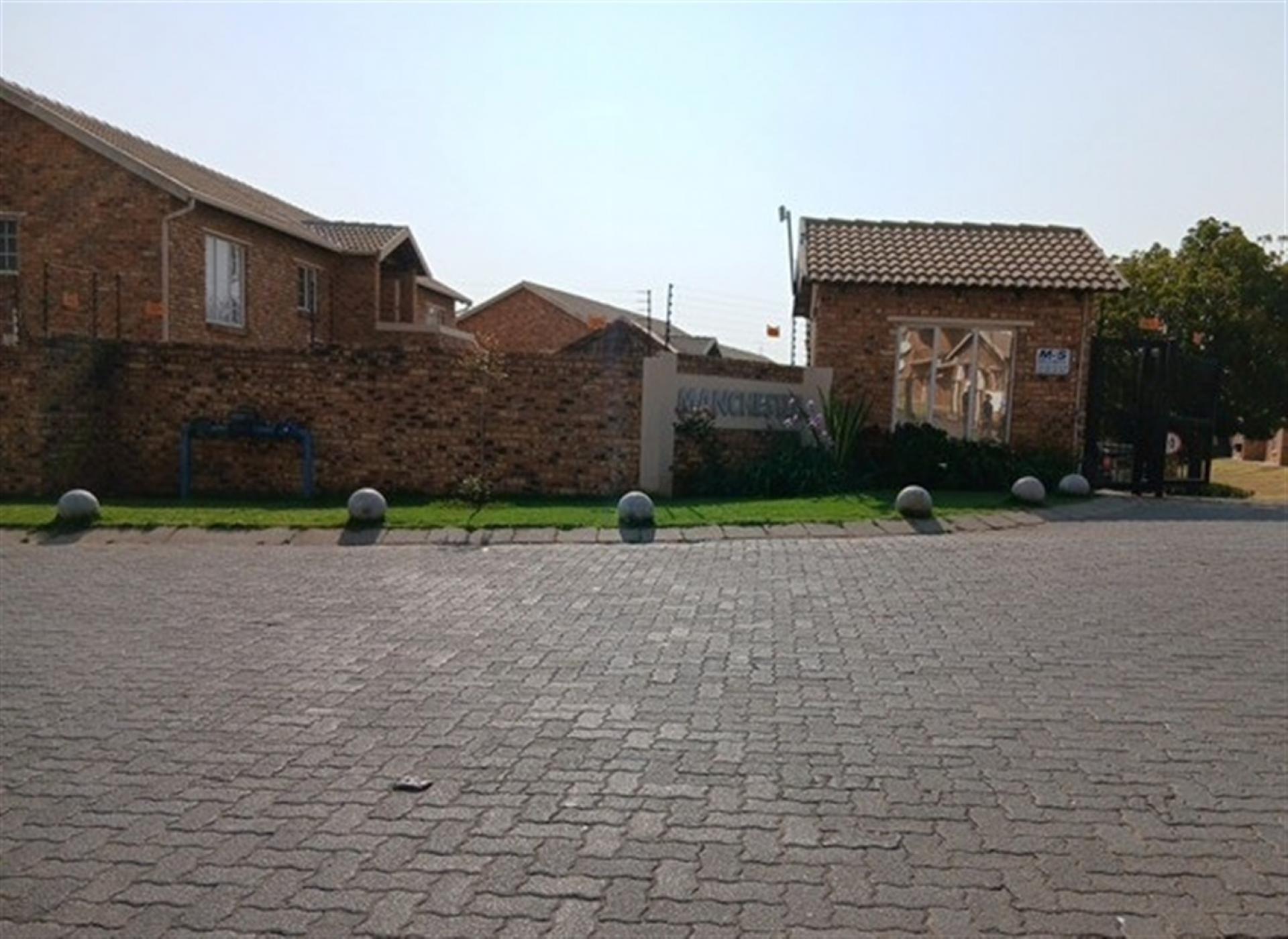 Front View of property in Chloorkop