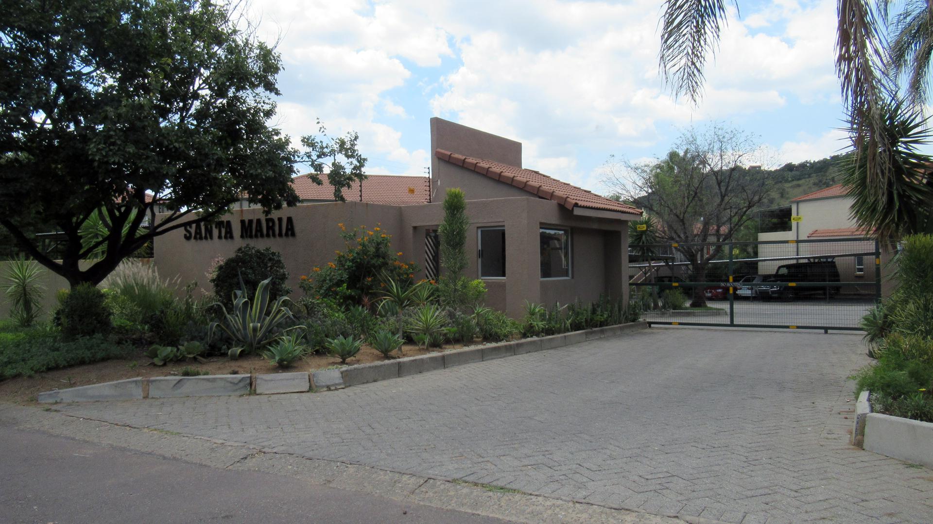 Front View of property in Safarituine