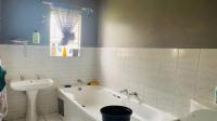 Bathroom 1 - 5 square meters of property in Safarituine