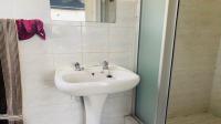 Main Bathroom - 3 square meters of property in Safarituine