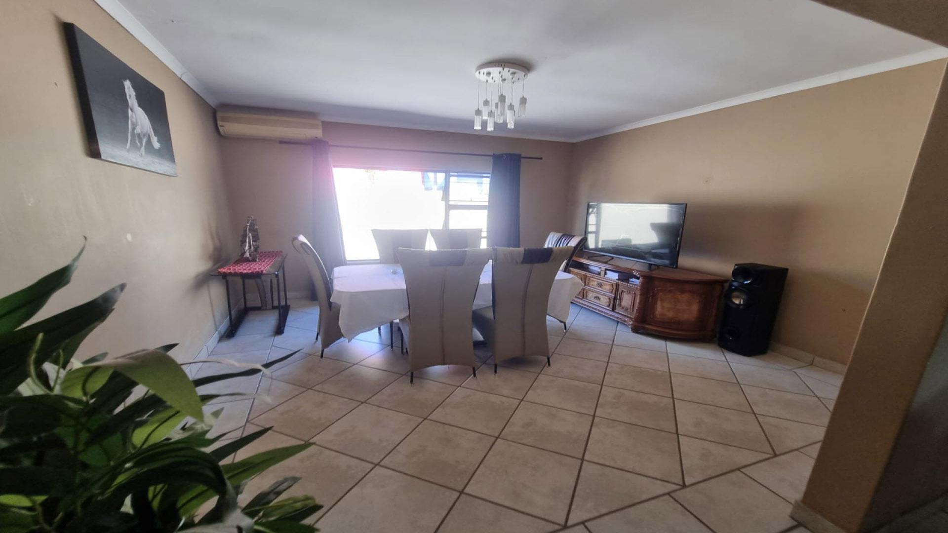Dining Room of property in Nelspruit Central