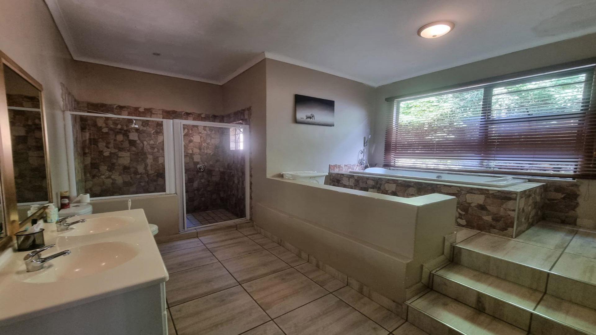 Bathroom 1 of property in Nelspruit Central