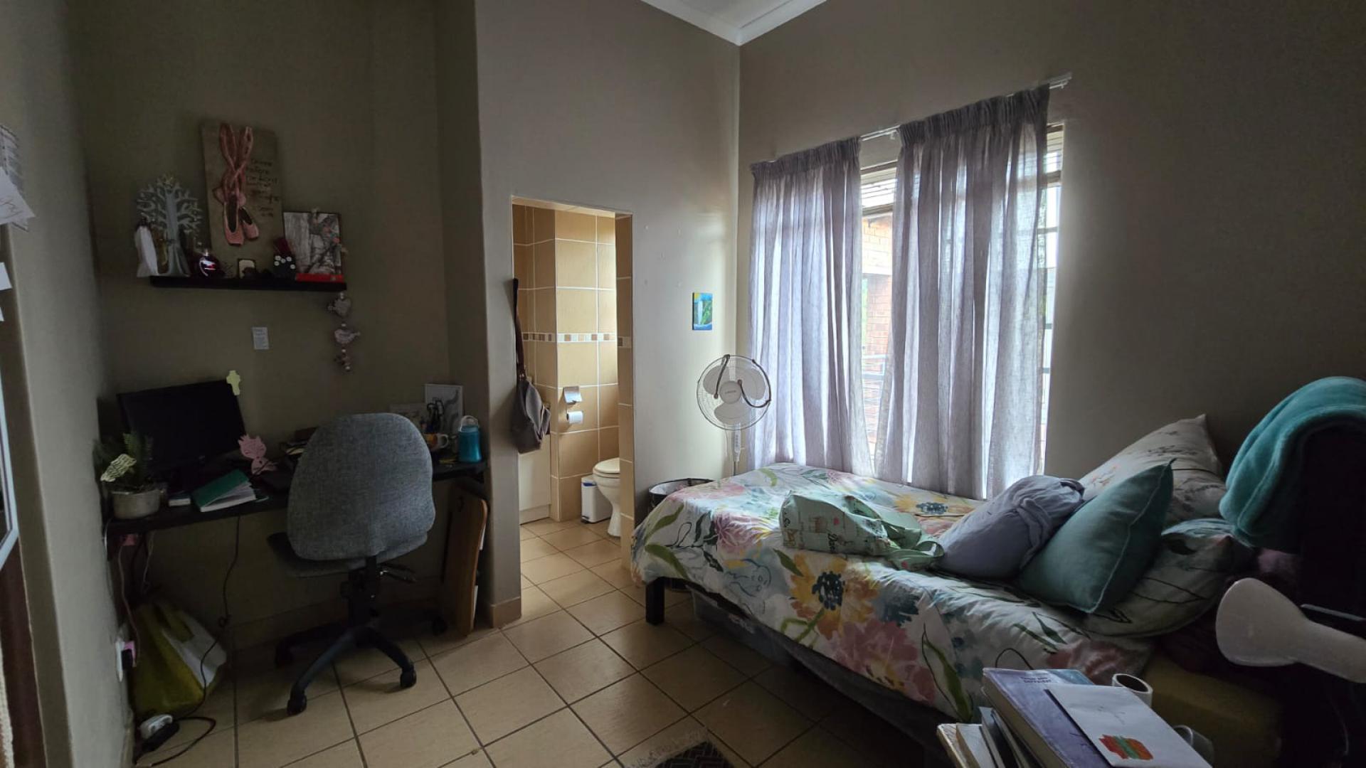 Bed Room 1 of property in Potchefstroom
