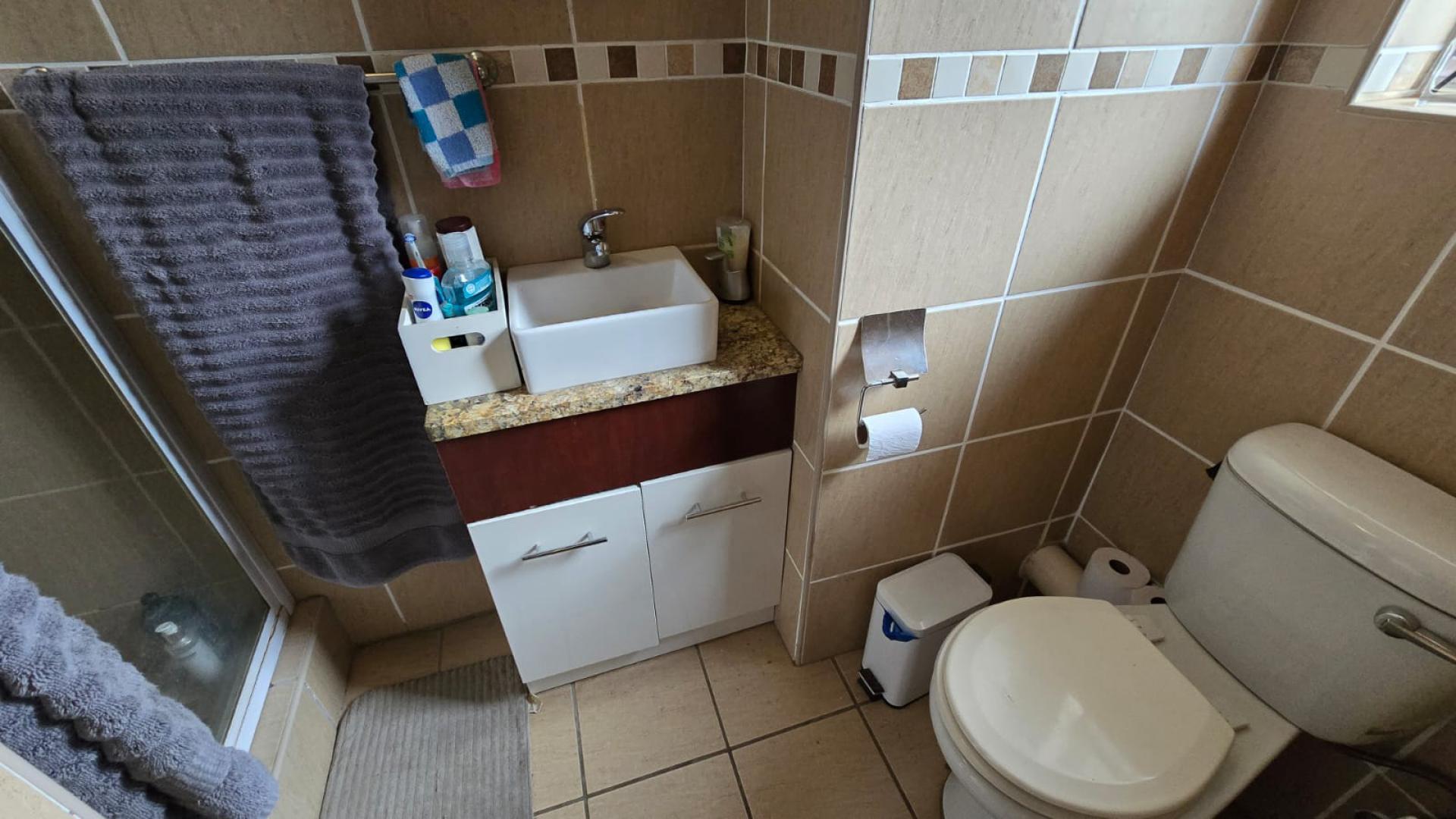 Bathroom 1 of property in Potchefstroom