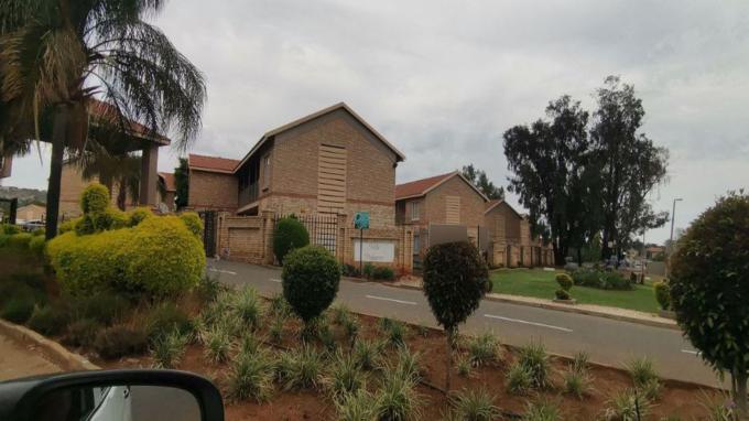 Standard Bank SIE Sale In Execution 1 Bedroom Sectional Title for Sale in Waterval East - MR391280